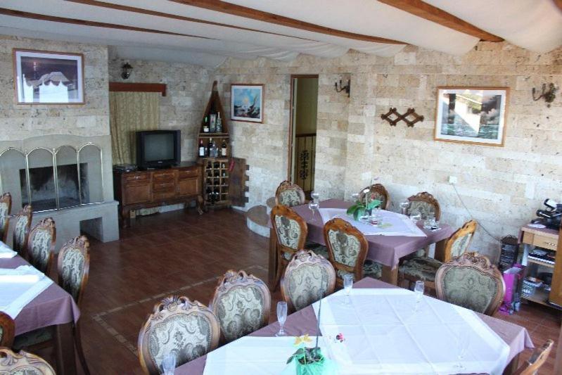 Hotel Anderba Krasići Екстериор снимка
