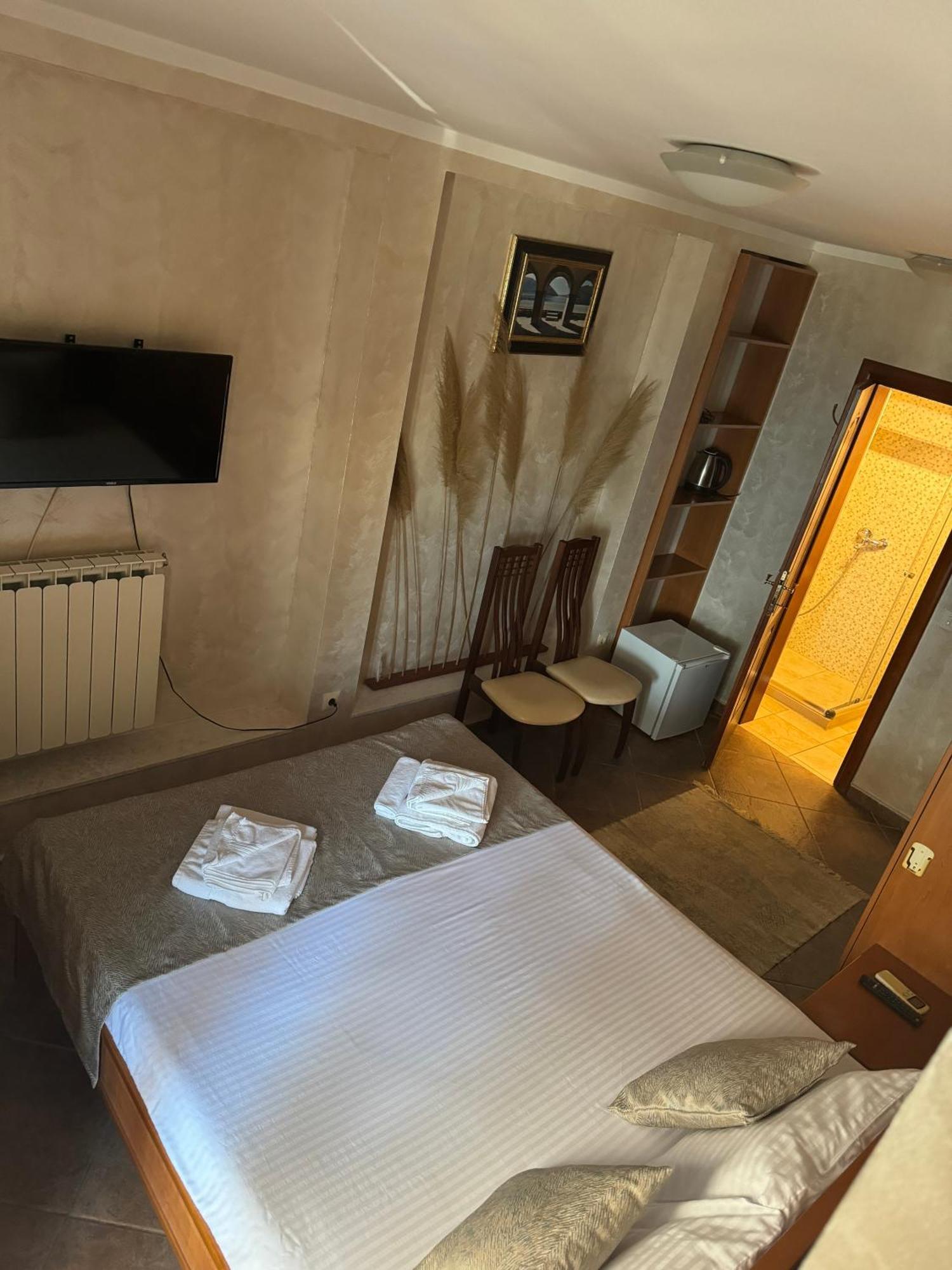 Hotel Anderba Krasići Екстериор снимка