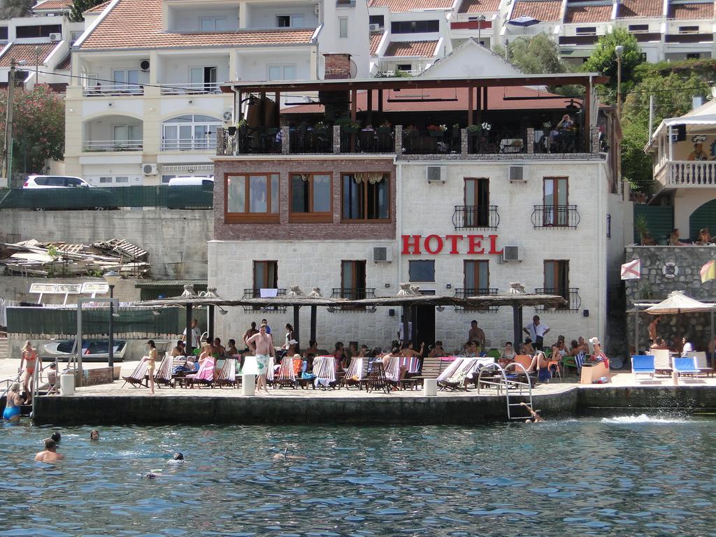 Hotel Anderba Krasići Екстериор снимка