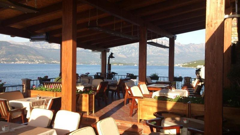 Hotel Anderba Krasići Екстериор снимка