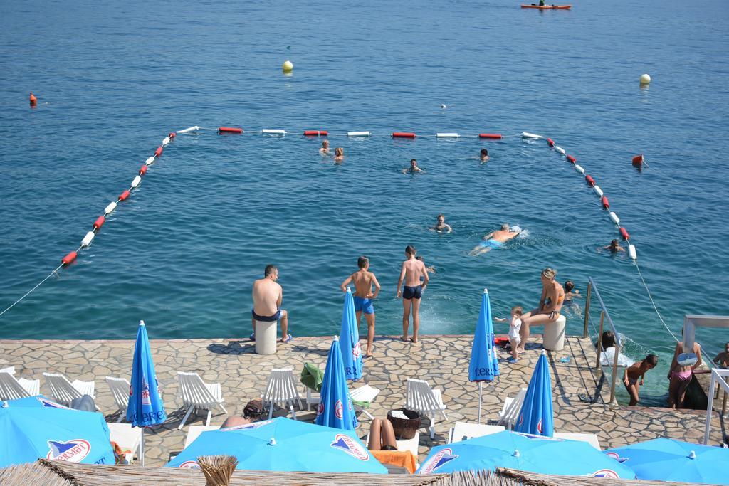 Hotel Anderba Krasići Екстериор снимка