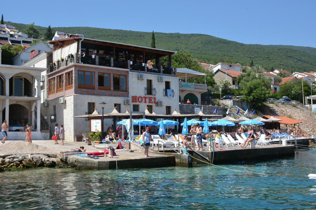 Hotel Anderba Krasići Екстериор снимка