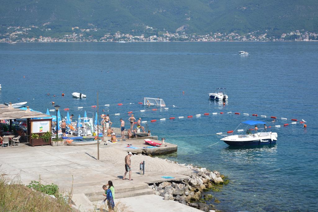 Hotel Anderba Krasići Екстериор снимка