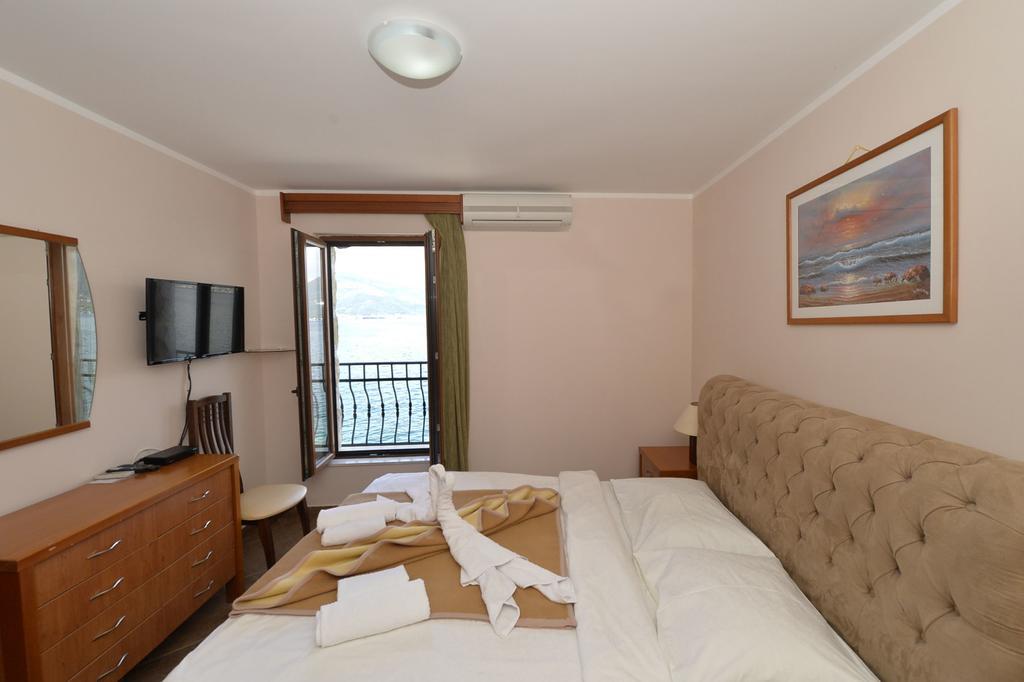 Hotel Anderba Krasići Екстериор снимка